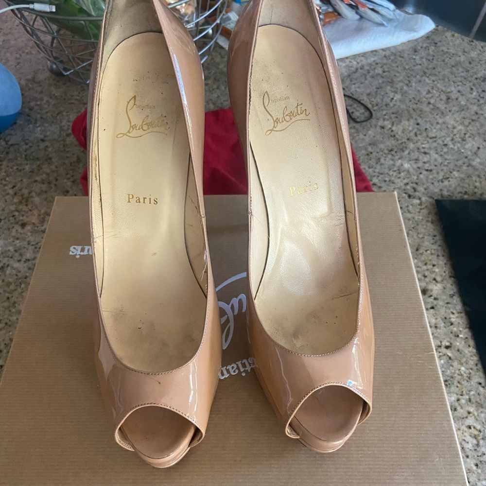 Christian Louboutin Palais Royal 140 Patent Peep Toe